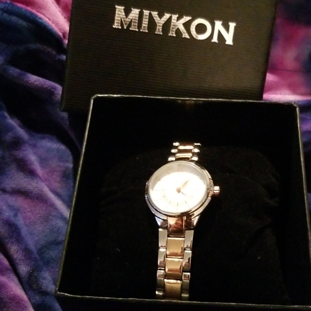 💖2 Watches💖 - Picture 2 of 8